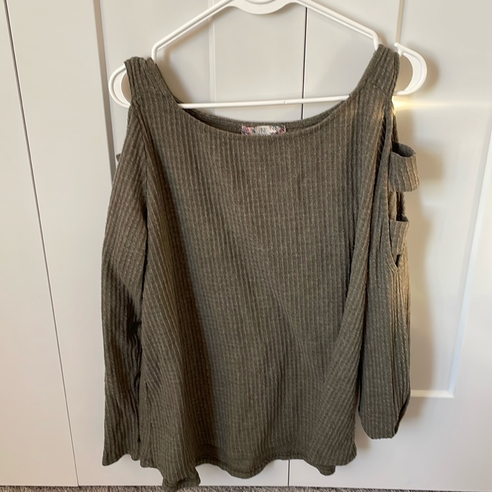 Pink rose green sweater with cutouts